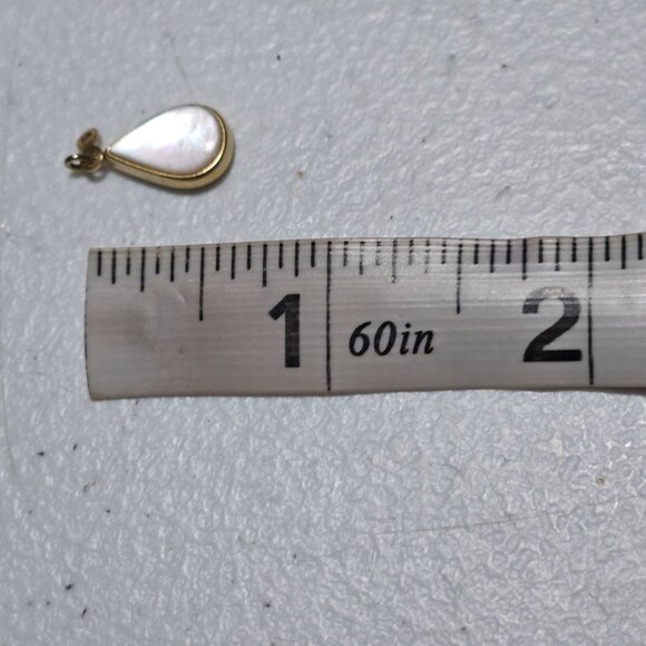 Vintage Faux Pearl Teardrop Pendant for Necklace Gold Tone Retro Fashion Jewelry - Picture 3 of 3